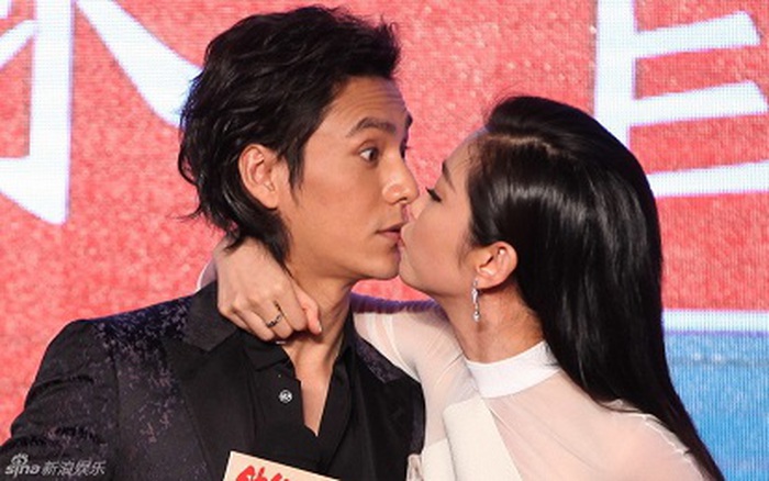 Xotin hammomdagi (shaxsiy video)